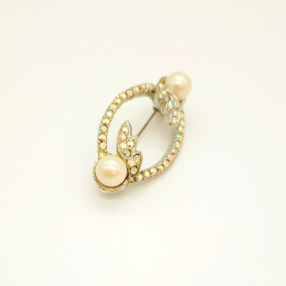 Vintage Pearl Oval Leaf Brooch Silver Tone Aurora Borealis Stone Pin